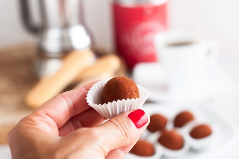 Vellutati tartufi al tiramis&ugrave;-01