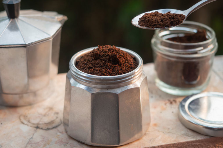 CAFF&Egrave; CON LA MOKA MONTAGNETTA S&Igrave; O MONTAGNETTA NO 03