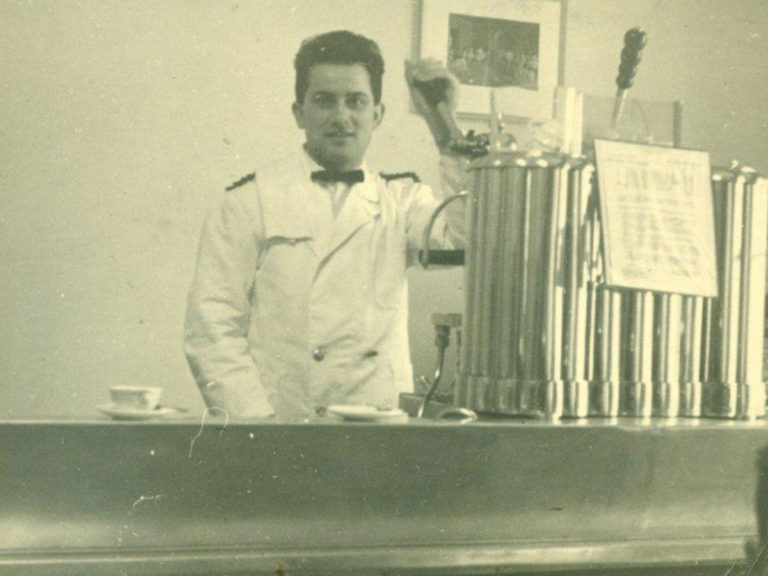 L’UOMO CHE FA CANTARE IL CAFFÈ GIUSEPPE DE GIUSTI 01 L’UOMO CHE FA CANTARE IL CAFFÈ GIUSEPPE DE GIUSTI 01